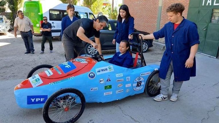 Estudiantes neuquinos construyen un karting eléctrico y sueñan con competir en Buenos Aires