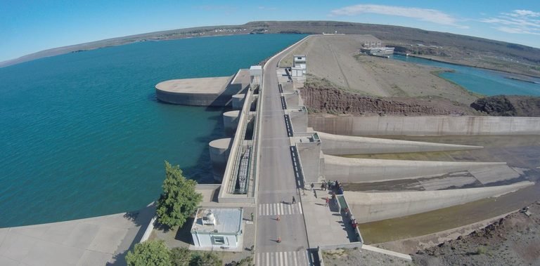 Neuquén: descartan riesgo de rotura en las represas, pero advierten por la crecida de los ríos
