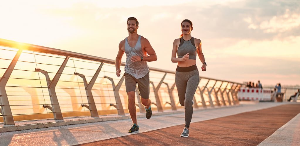 Correr y artrosis de rodilla: qué encontró una revisión de 17 estudios