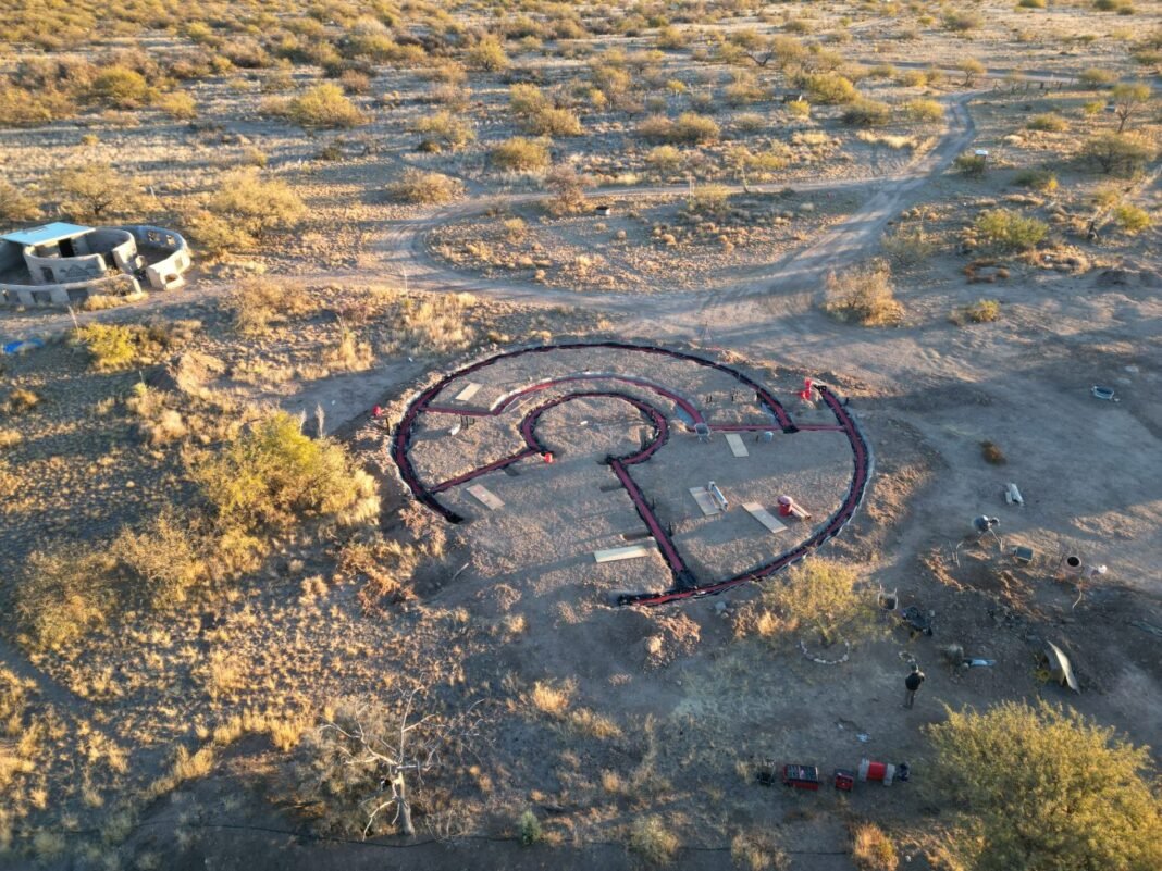 RDE 30 octubre 2026 - Una casa de tierra en Arizona: el proyecto circular que una familia construye por etapas Una casa de tierra en Arizona: el proyecto circular que una familia construye por etapas