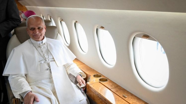 León XIV durante un viaje anterior; fotografía de Vatican Media