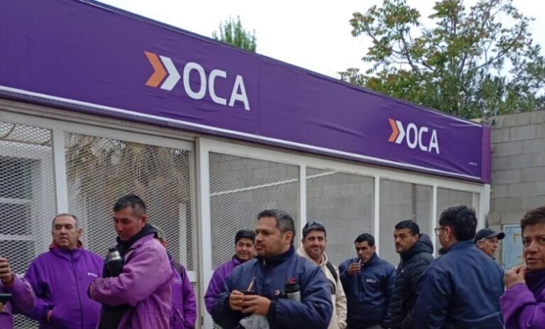 Paro total e indeterminado en OCA: trabajadores de Neuquén y Río Negro denuncian que les pagan los salarios en cuotas
