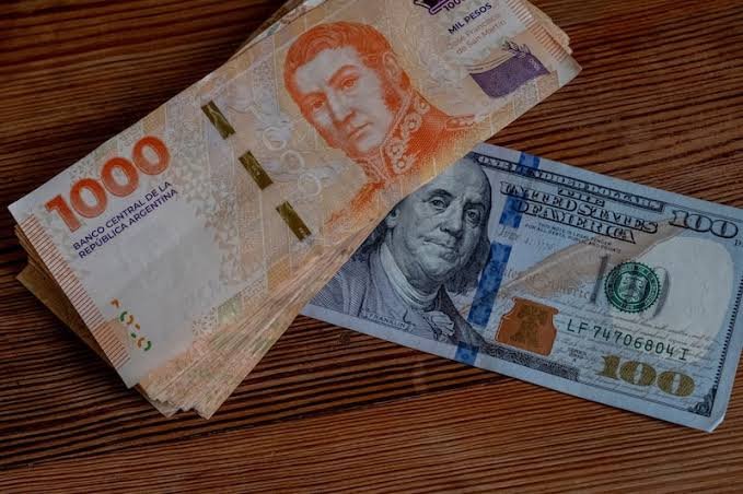 Brutal asalto millonario: los citaron para cambiar dólares, los golpearon y escaparon