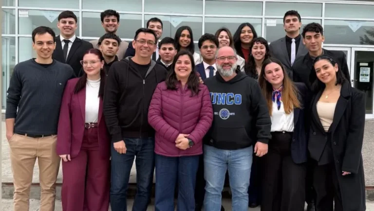 La UNCo va por el bicampeonato: estudiantes de Derecho defienden el título en el Concurso Nacional de Litigación Penal