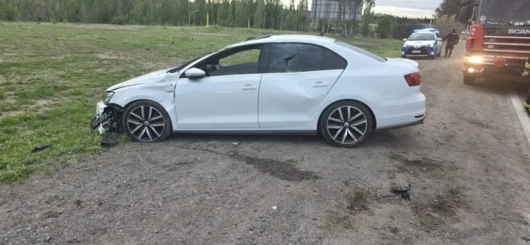 Volcó en la Ruta 7 con 2,02 gramos de alcohol en sangre: tenía fernet adentro del auto y le retuvieron la licencia