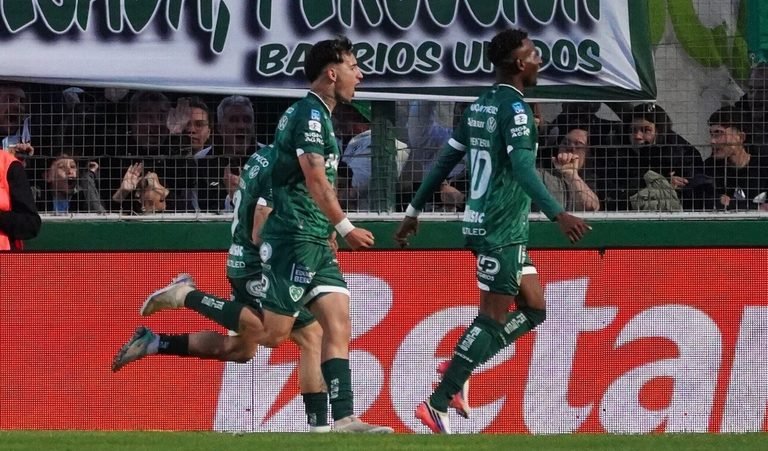 River reaccionó a tiempo y rescató un empate 1-1 ante Sarmiento en Junín