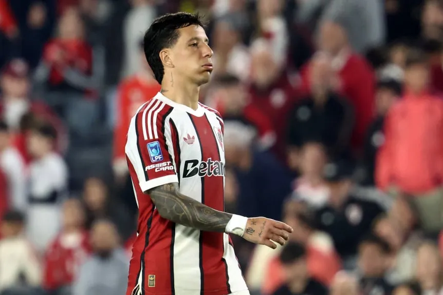 Sebastián Driussi con la camiseta de River